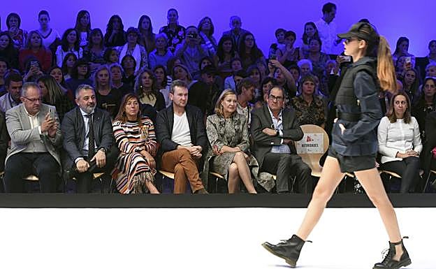 El desfile de Juanjo Oliva cerró la Pasarela de la Moda de Castilla y León. 