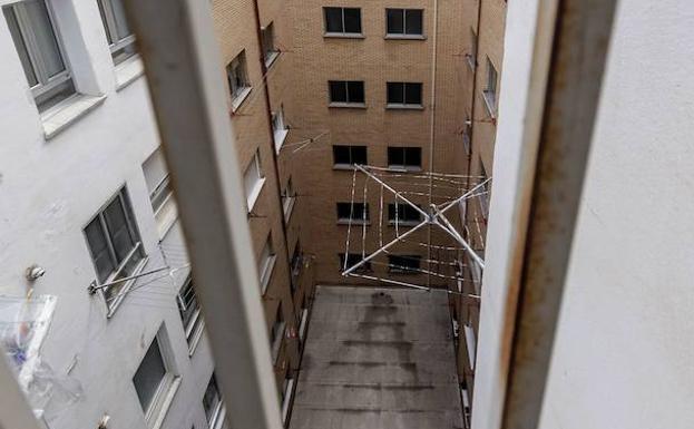 Patio interior del edificio donde murió al caer por la ventana la primera hija de Ana Julia Quezada Cruz. 