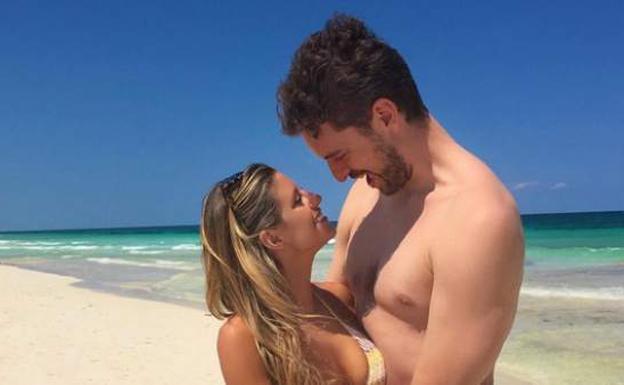 Pau Gasol con su novia Catherine McDonnell. 