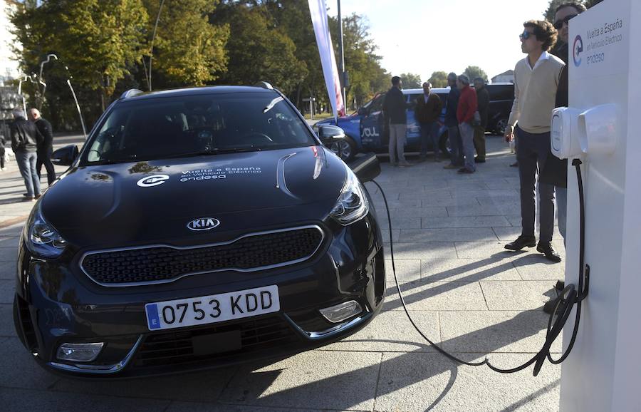 Burgos ha sido el punto de salida de la segunda etapa de la segunda etapa de la Vuelta a España en coche eléctrico.