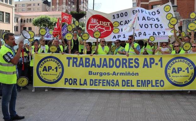 Los trabajadores de la AP-1 llevan tiempo reclamando que se ofrezcan fórmulas para mantener su empleo. 