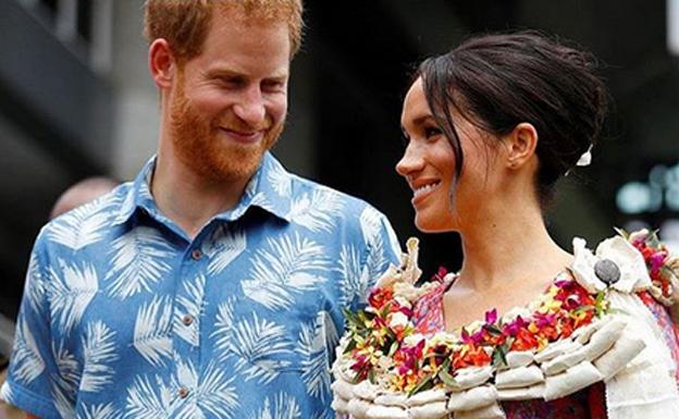 Meghan Markle con el Príncipe Harry durante su visita a Oceanía. 