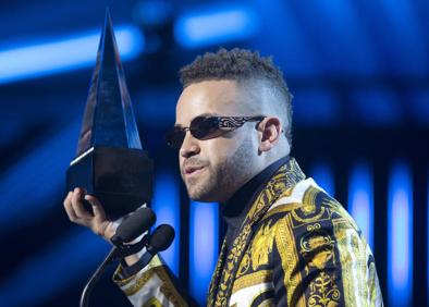 Imagen secundaria 1 - Ozuna, Bad Bunny, CNCO y las mujeres, triunfadores en los Latin AMAs