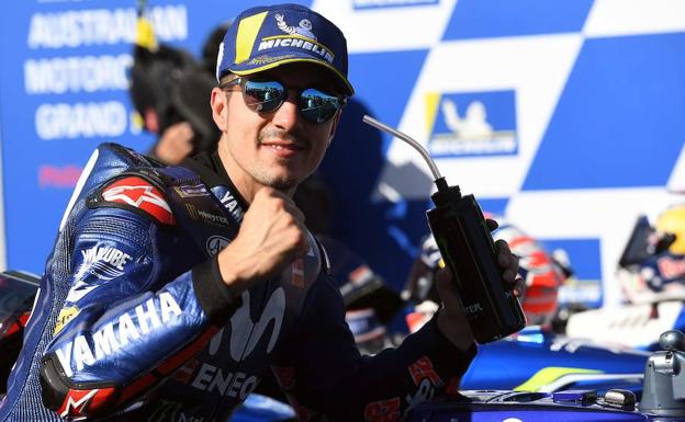 Maverick Viñales celebra la victoria en Australia. 