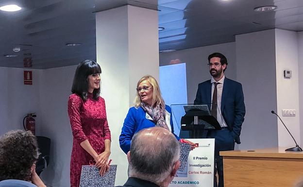 Las docentes durante el acto de entrega del premio. 
