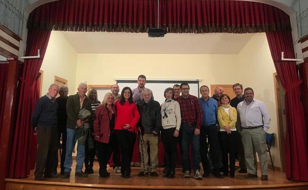 Alcaldes de la comarca de Salas de los Infantes con Esther Peña. 