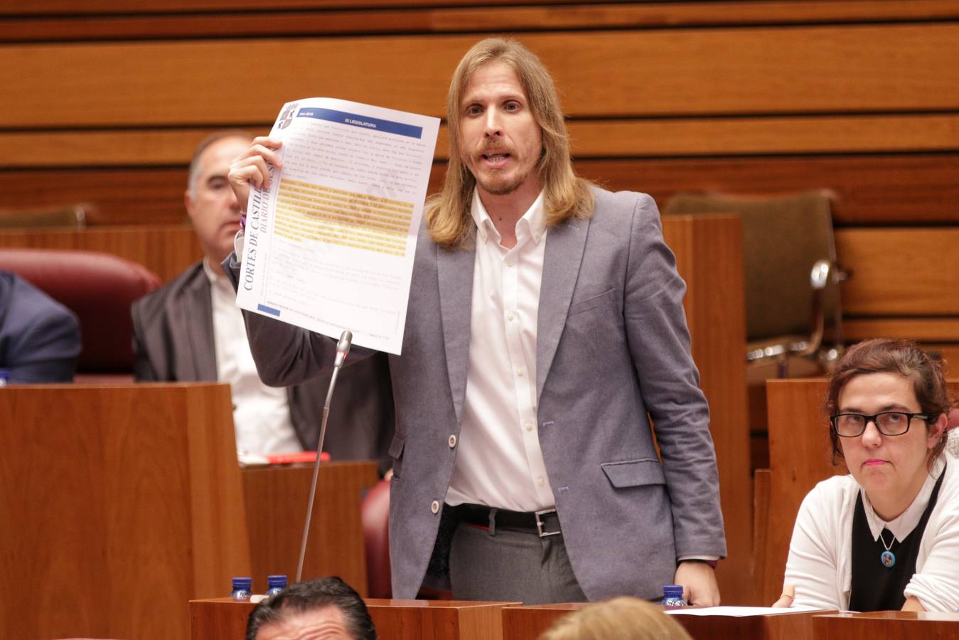 El presidente de la Junta de Castilla y León, Juan Vicente Herrera, ha avanzado este martes ante el Pleno de las Cortes que aprobará en el primer trimestre de 2019 un Decreto por el que se reduzcan las tasas universitarias para equipararlas a la media del país