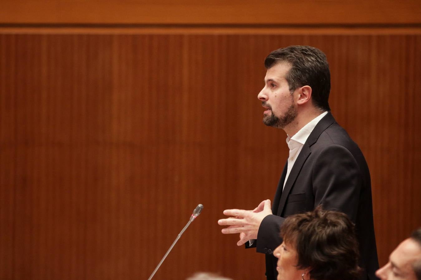 El presidente de la Junta de Castilla y León, Juan Vicente Herrera, ha avanzado este martes ante el Pleno de las Cortes que aprobará en el primer trimestre de 2019 un Decreto por el que se reduzcan las tasas universitarias para equipararlas a la media del país