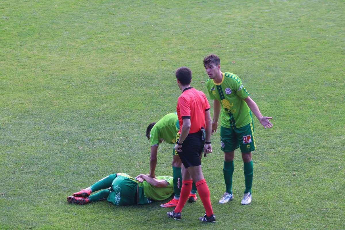 Imágnes de la derrota cosechada por el Burgos CF frente al Unionistas en El Plantío.