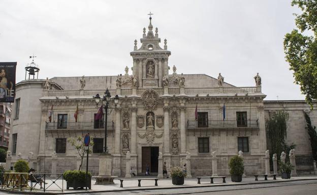 Fachada de la Universidad de Valladolid. 