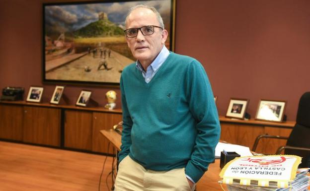 Marcelino Maté en el despacho que ocupa como presidente de la FCyLF