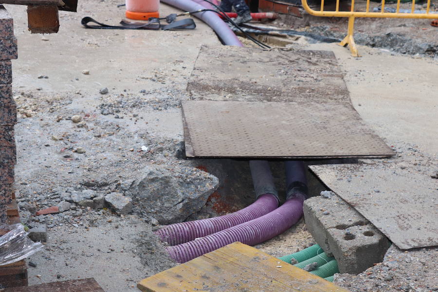 Las obras en la Plaza Mayor avanzan a buen ritmo. Están próximas a su finalización pero queda pendiente la intervención en uno de los soportales laterales que podría aplazarse hasta pasada la Navidad