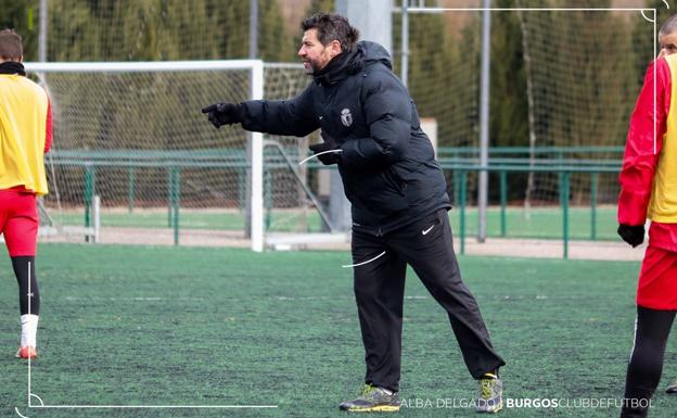 Imagen de Fernando Estévez, entrenador del Burgos CF