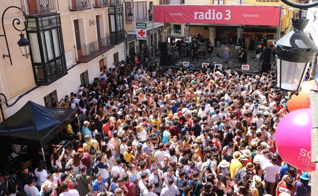 Público asistente a la actuación de Cycle en la plaza del Trigo del Sonorama Ribera 2018. 