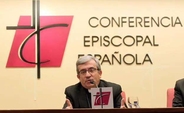 El nuevo secretario General de la conferencia Episcopal, Luis Arguello García, durante la rueda de prensa esta mañana en la sede de la Conferencia en Madrid. 