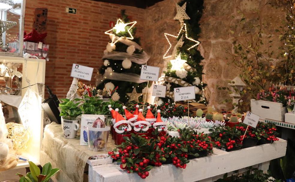 Uno de los puestos de la Muestra Floral Navideñá del Palacio de Castilfalé.