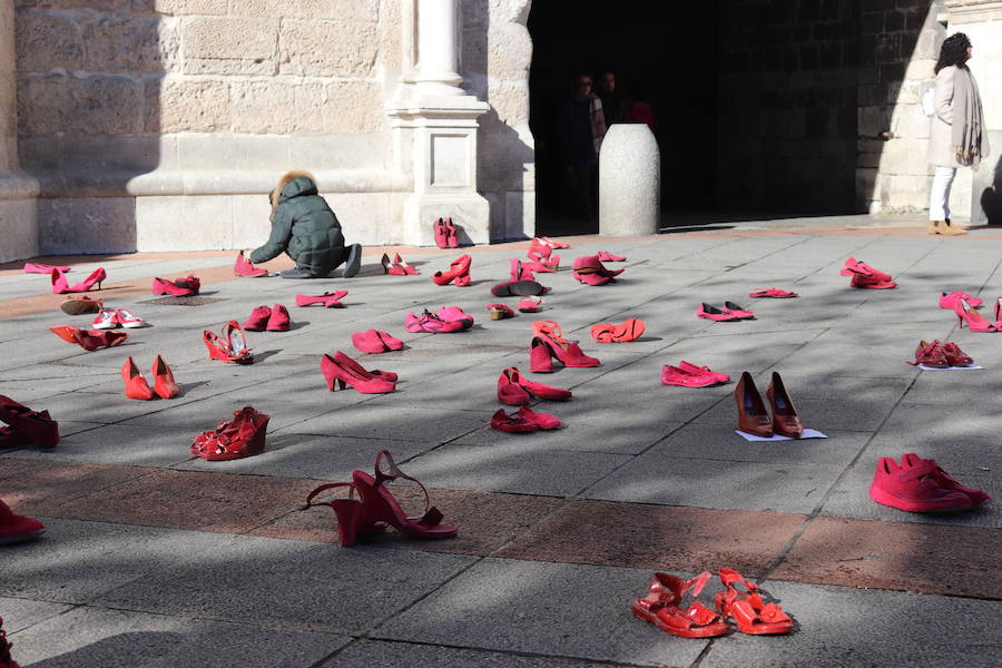 Amnistía Internacional se suma a la celebración del Día contra la Violencia de Género con una instalación artística y un recorrido musical por El Espolón