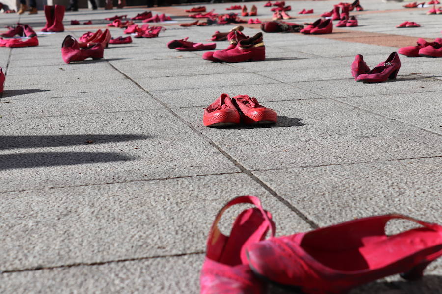 Amnistía Internacional se suma a la celebración del Día contra la Violencia de Género con una instalación artística y un recorrido musical por El Espolón