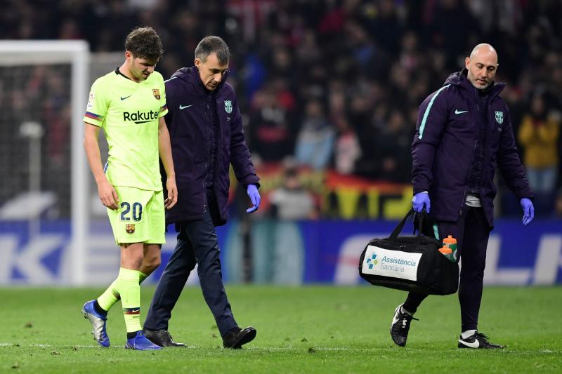 Sergi Roberto retirándose lesionado.