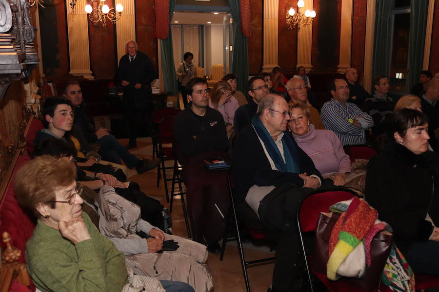 Miguel Sobrino, autor del libro «Catedrales», ha ofrecido una conferencia en el marco de la iniciativa Leer, Escribir la Historia, Encuentros Literarios Históricos, celebrada en Burgos.