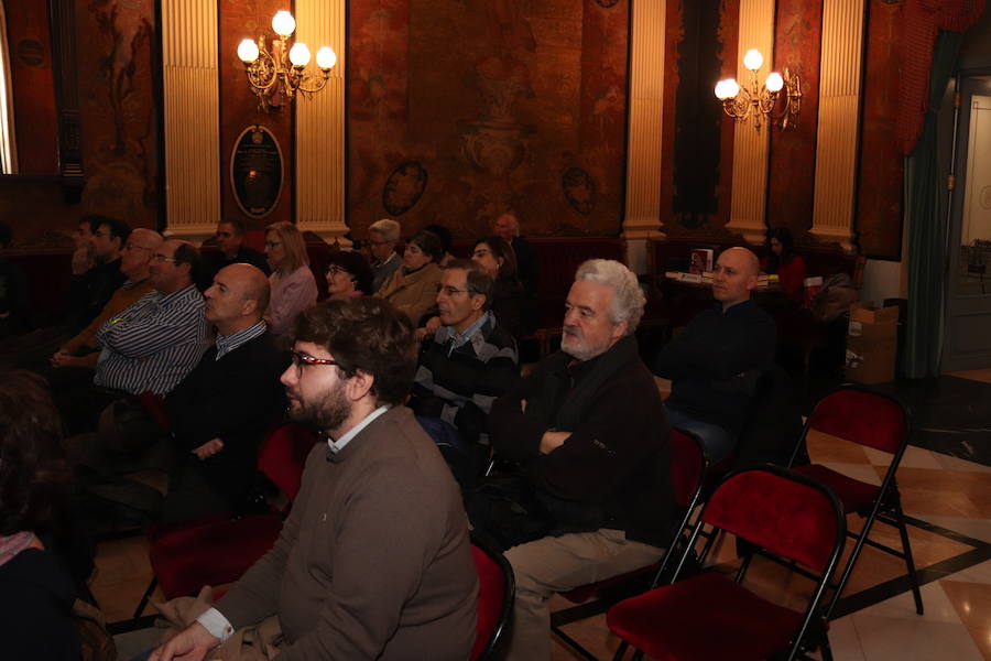 Miguel Sobrino, autor del libro «Catedrales», ha ofrecido una conferencia en el marco de la iniciativa Leer, Escribir la Historia, Encuentros Literarios Históricos, celebrada en Burgos.