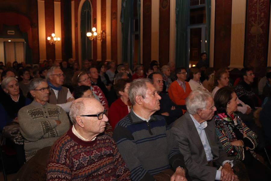 Miguel Sobrino, autor del libro «Catedrales», ha ofrecido una conferencia en el marco de la iniciativa Leer, Escribir la Historia, Encuentros Literarios Históricos, celebrada en Burgos.