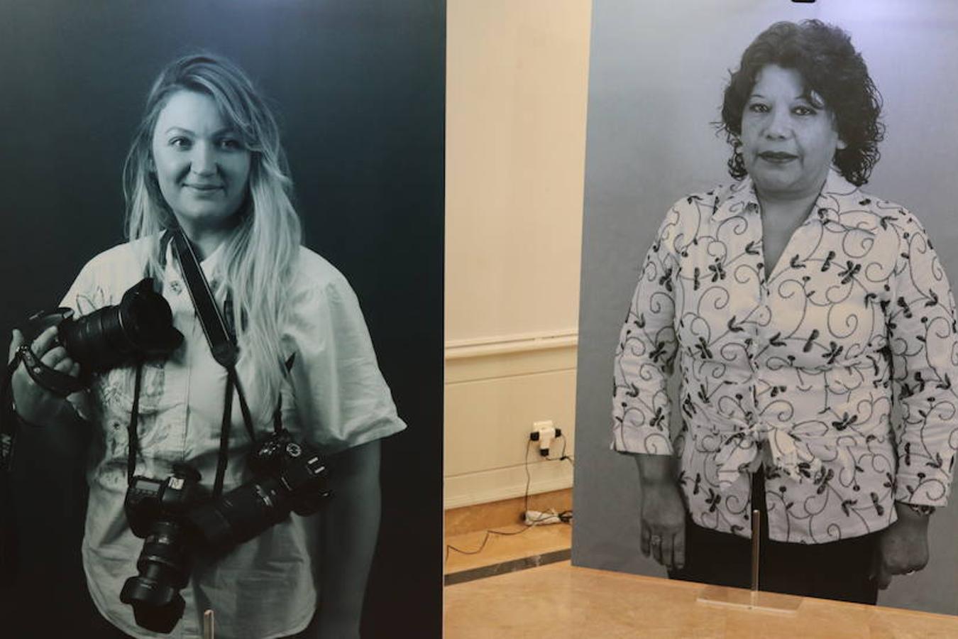 La exposición 'Desde su mirada' muestra en la sala de exposiciones del Teatro Principal la historia de ocho mujeres inmigrantes