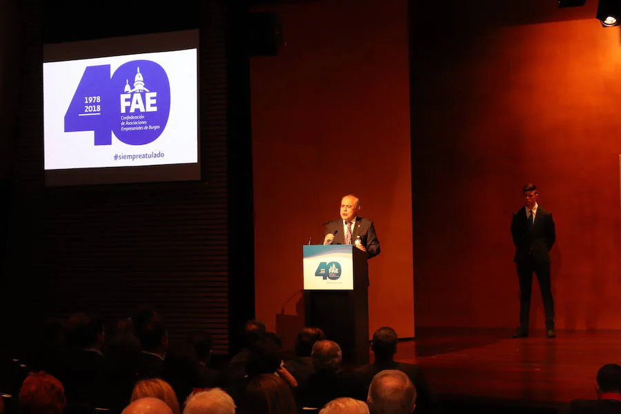 Fotos: El juez Pablo Llarena en la ceremonia de clausura del 40 aniversario de FAE en Burgos