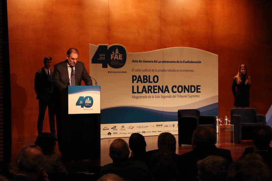 Fotos: El juez Pablo Llarena en la ceremonia de clausura del 40 aniversario de FAE en Burgos