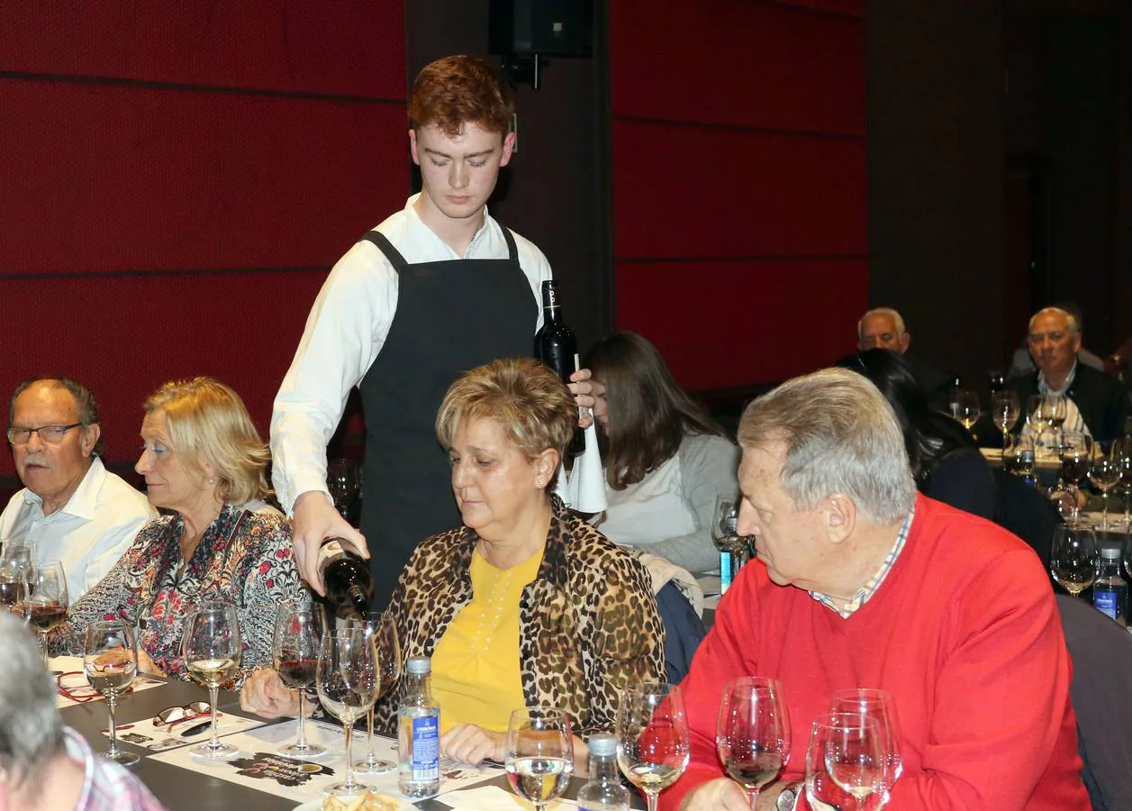 Los invitados probaron en primicia un blanco de Rueda y tres tintos de Ribera del Duero