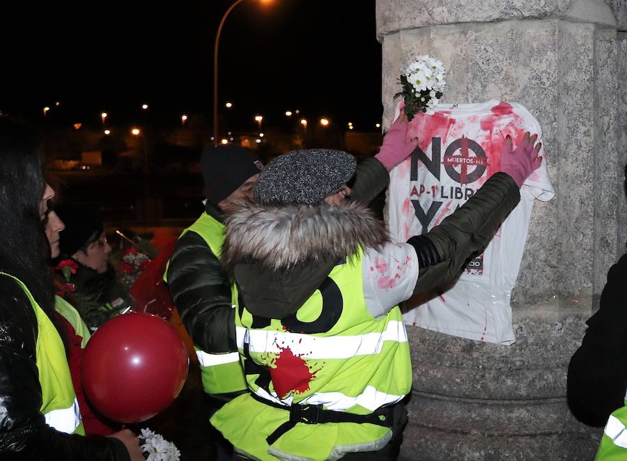 La Plataforma de Afectados por la N-1 ha recordado a los fallecidos en la N-1, única vía alternativa a la ya gratuita AP-1, con una ofrenda floral muy emotiva en Briviesca.