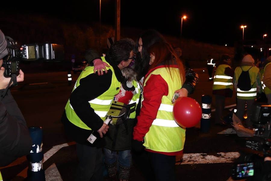 La Plataforma de Afectados por la N-1 ha recordado a los fallecidos en la N-1, única vía alternativa a la ya gratuita AP-1, con una ofrenda floral muy emotiva en Briviesca.