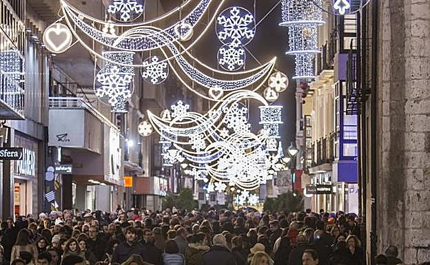 Galería. Luces navideñas en la calle Santiago de Valladolid.