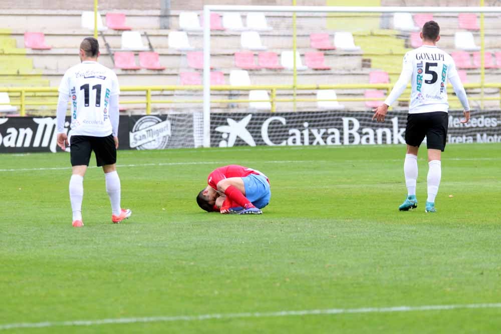 Fotos: Los mejores momentos del Burgos CF - CDA Navalcarnero