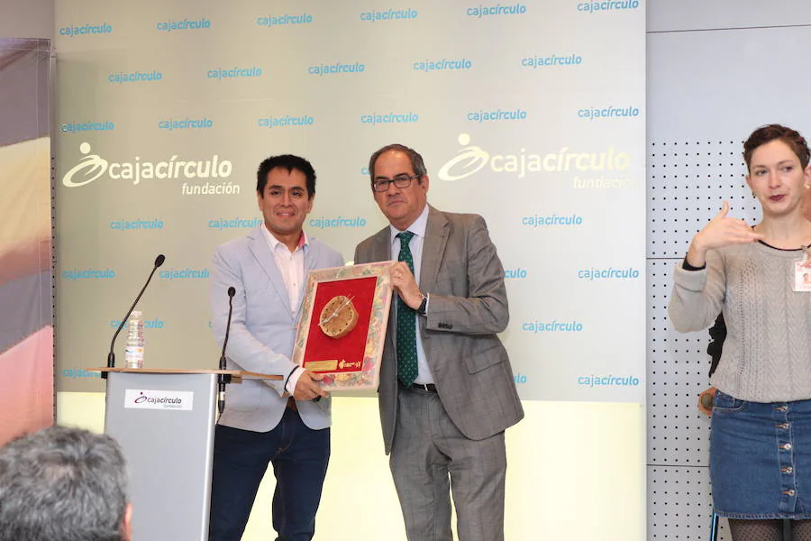 Fotos: La exposición &#039;En Servicios Sociales todas las personas pintamos mucho&#039; y la entrega de de premios del &#039;Día Internacional de las Personas con discapacidad, en imágenes