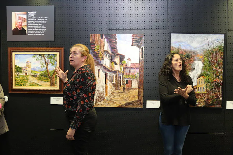 Cuatro pintores castellanoleoneses con discapacidad visual grave exponen sus obras en la Biblioteca San Juan de Burgos para demostrar su superación y talento.