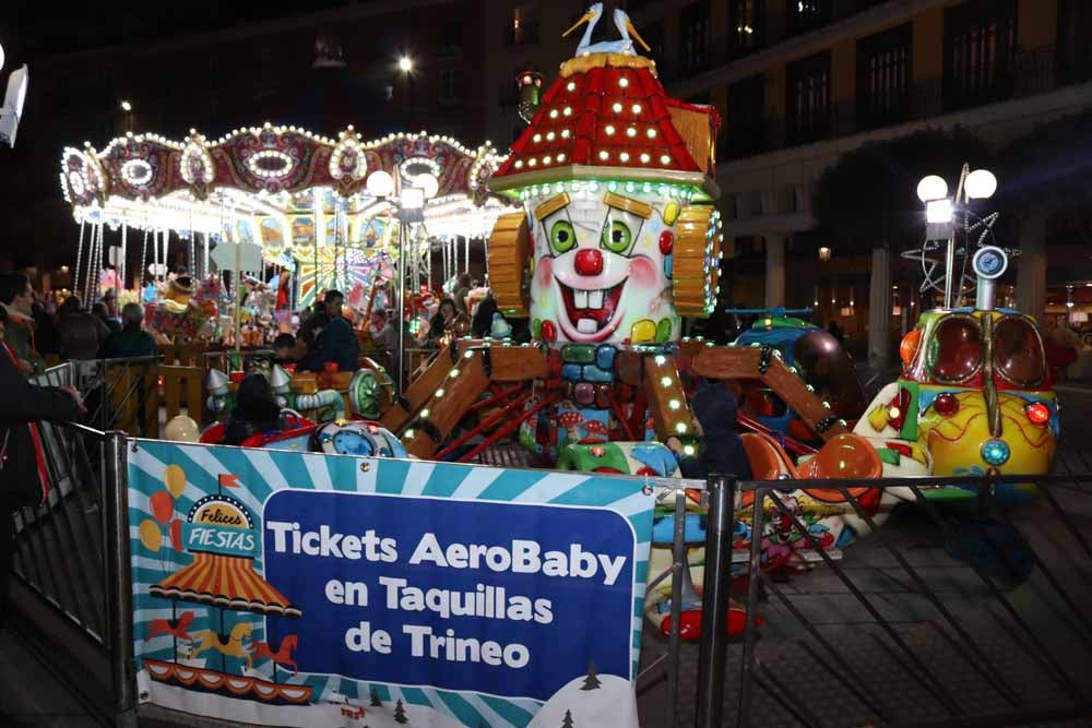 Fotos: La iluminación navideña ya brilla en la ciudad