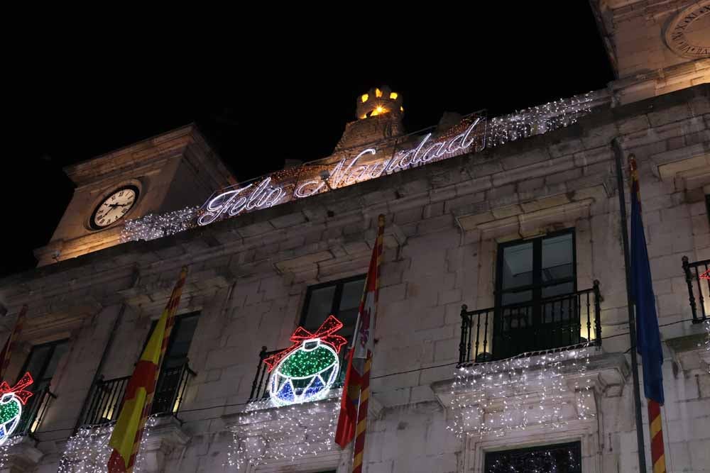 Fotos: La iluminación navideña ya brilla en la ciudad