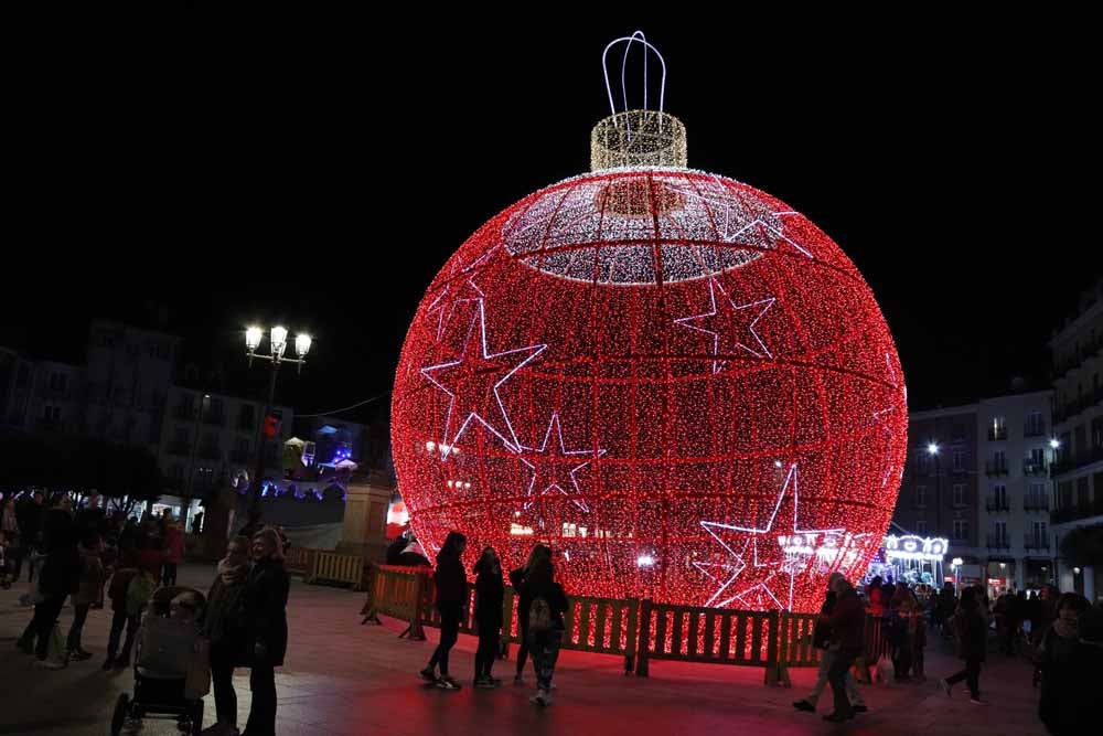 Fotos: La iluminación navideña ya brilla en la ciudad