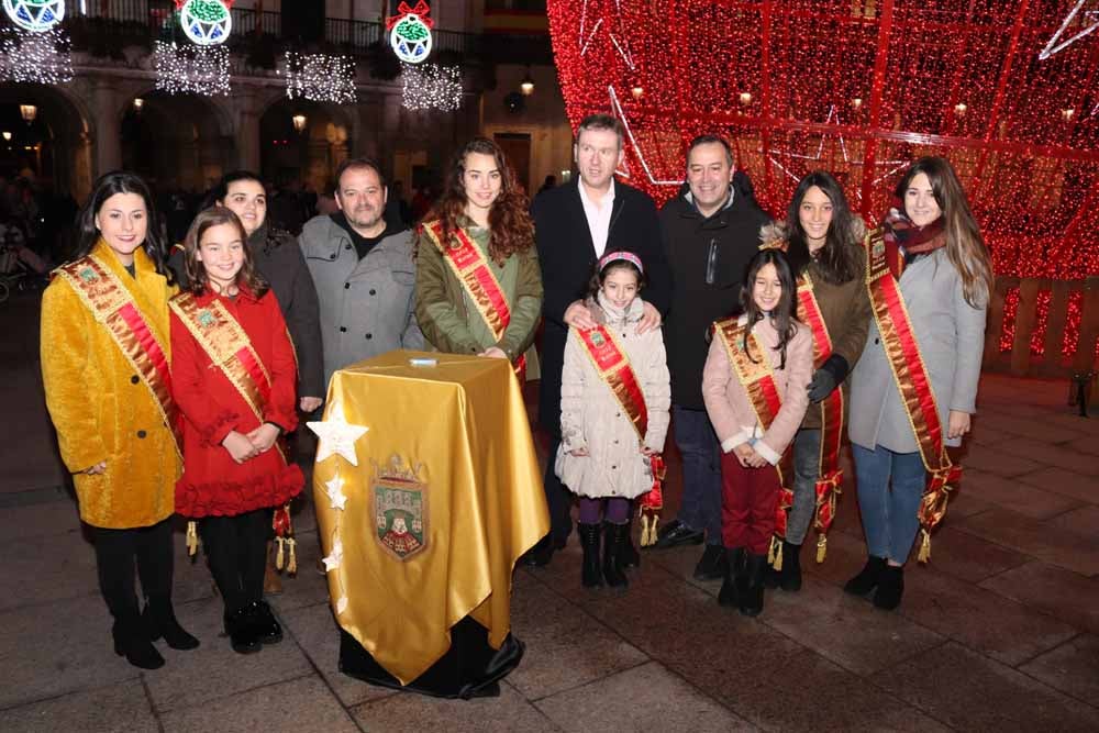 Fotos: La iluminación navideña ya brilla en la ciudad