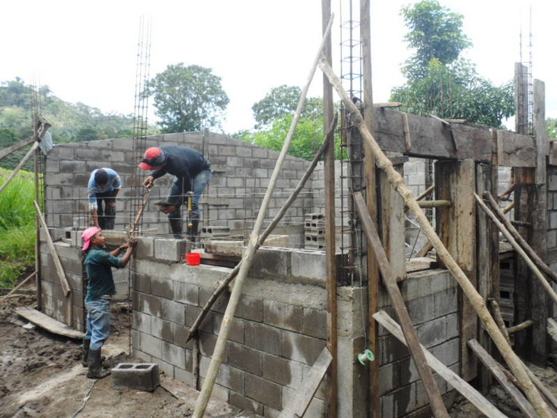 La ONG Amycos ha comenzado la ejecución de su proyecto de mejora de las condiciones de habitabilidad y de salud de familias vulnerables en la comunidad indígena de La Lima - Los Limones en Nicaragua.