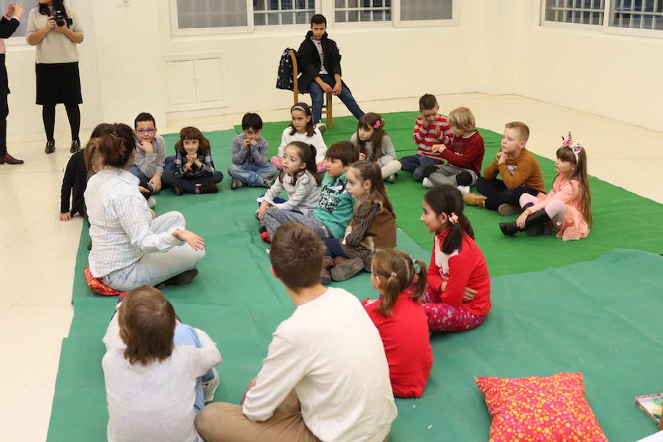 La asociación Kogayon Burgos ha organizado un encuentro de Culturas y Saberes en el que han mostrado la fiesta de San Nicolas y el encuentro tradicional de mujeres Sezatoare.