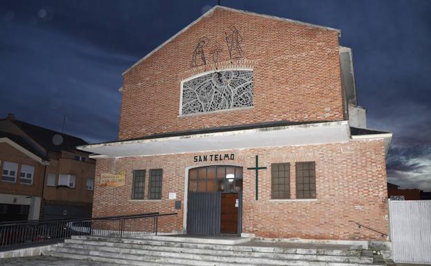 Imagen principal - Daños realizados por el ladrón en la Parroquia de San Telmo de Palencia.