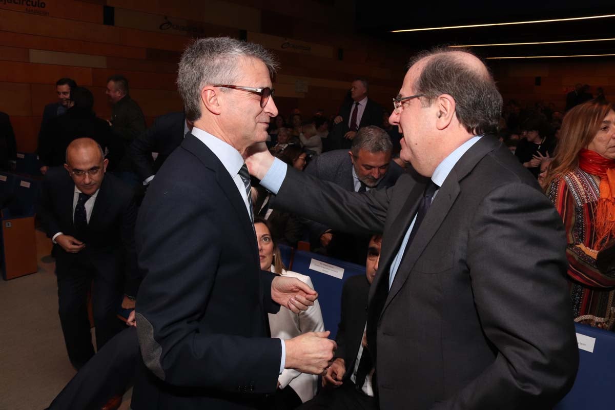 El 85 aniversario de Radio Castilla reúne en el auditorio de Cajacírculo a los principales representantes de la sociedad política, civil, religiosa y militar de la provincia y la comunidad.