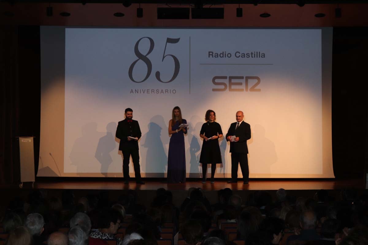 El 85 aniversario de Radio Castilla reúne en el auditorio de Cajacírculo a los principales representantes de la sociedad política, civil, religiosa y militar de la provincia y la comunidad.