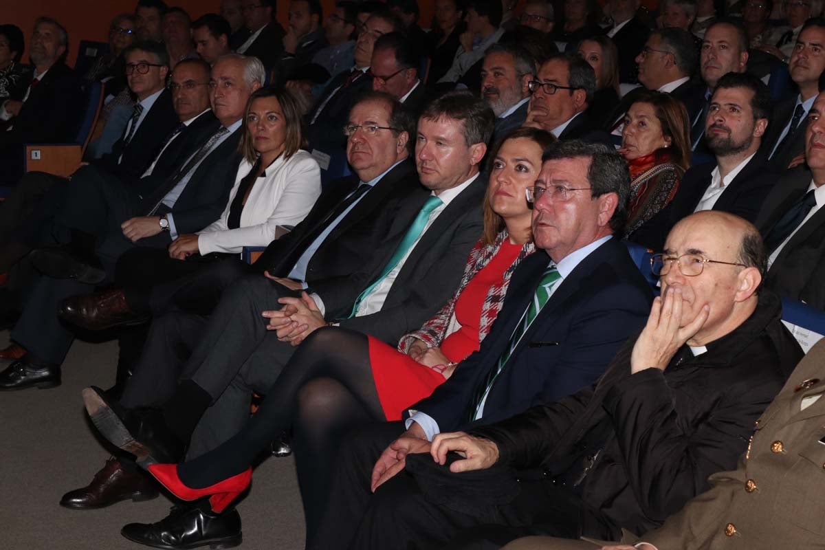 El 85 aniversario de Radio Castilla reúne en el auditorio de Cajacírculo a los principales representantes de la sociedad política, civil, religiosa y militar de la provincia y la comunidad.