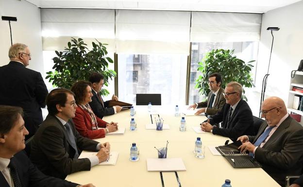 Imagen de la reunión celebrada ayer en el Ministeriod de Cultura Deporte. 