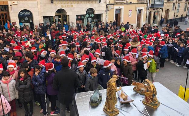 Alrededor de 200 niños han participado en la XVI Cantada Escolar de Villancicos. 