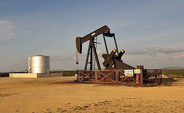 Bomba extractora de uno de los pozos del yacimiento petrolífero de Ayoluengo. 