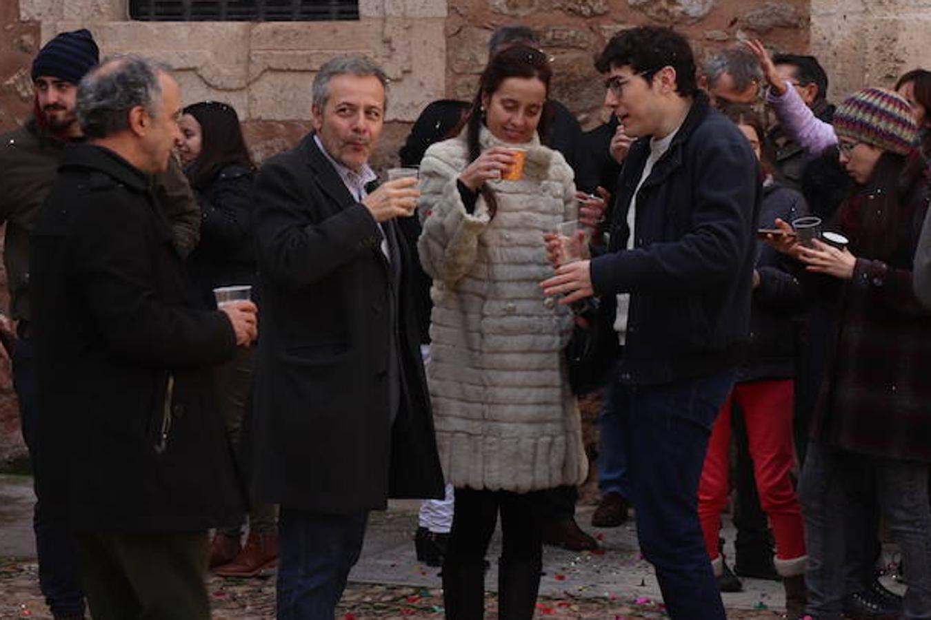 La comunidad científica de la Universidad de Burgos despide el año tomando doce aceitunas y pidiendo deseos para el 2019.